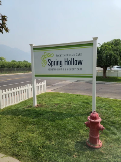 How To Incorporate Natural Textures with Your Outdoor Signage